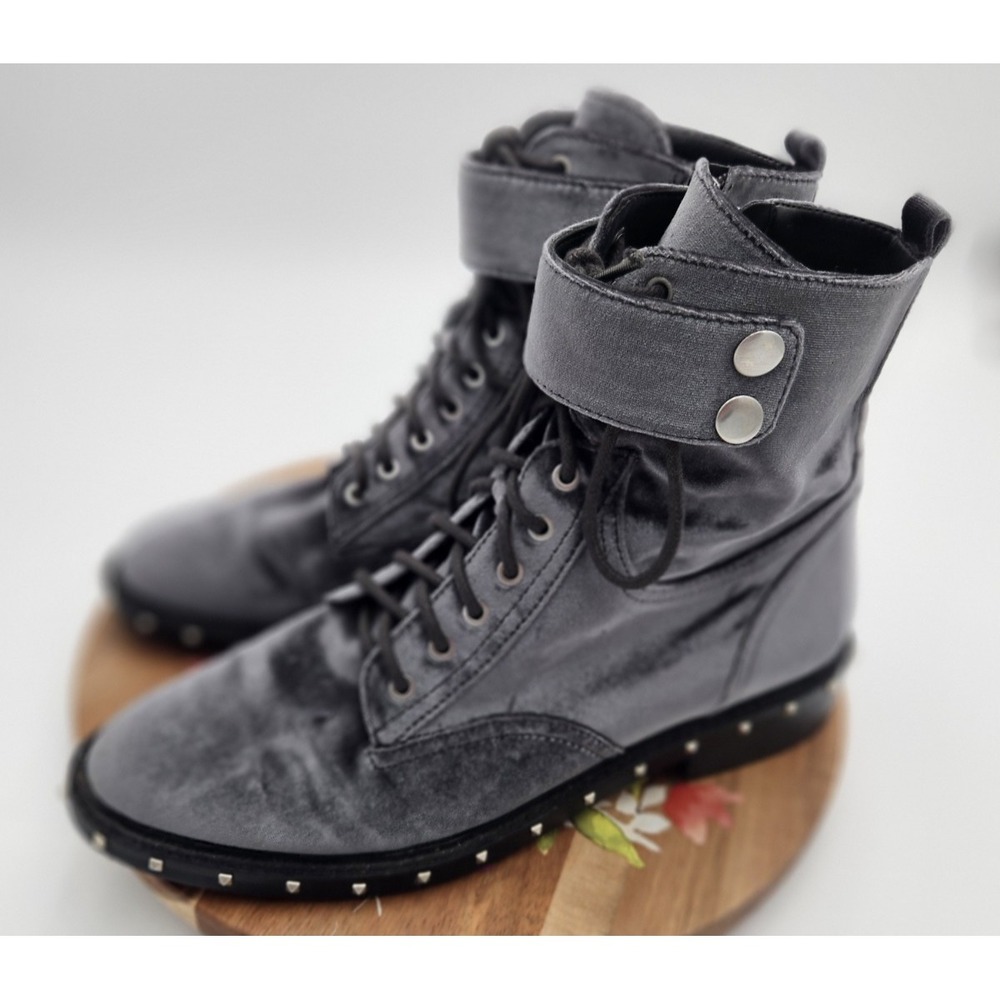 Vince Camuto TOLARANI Gray Velvet W/8.5 Studded Indie Sleaze Zip Combat Boot EUC